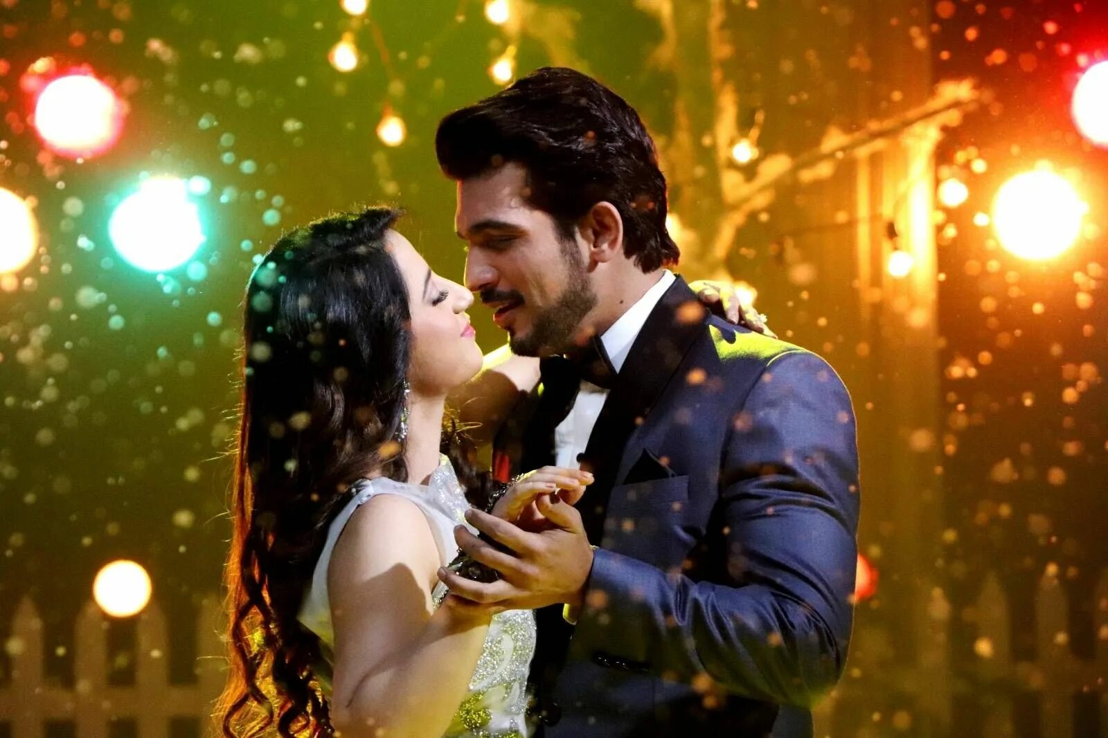 Шахрукх кхан пока я жив. Катрина каиф пиф паф. Ранвир и ишани романтика. Шахрукх кхан севишганлар. Шохруххон узбек.