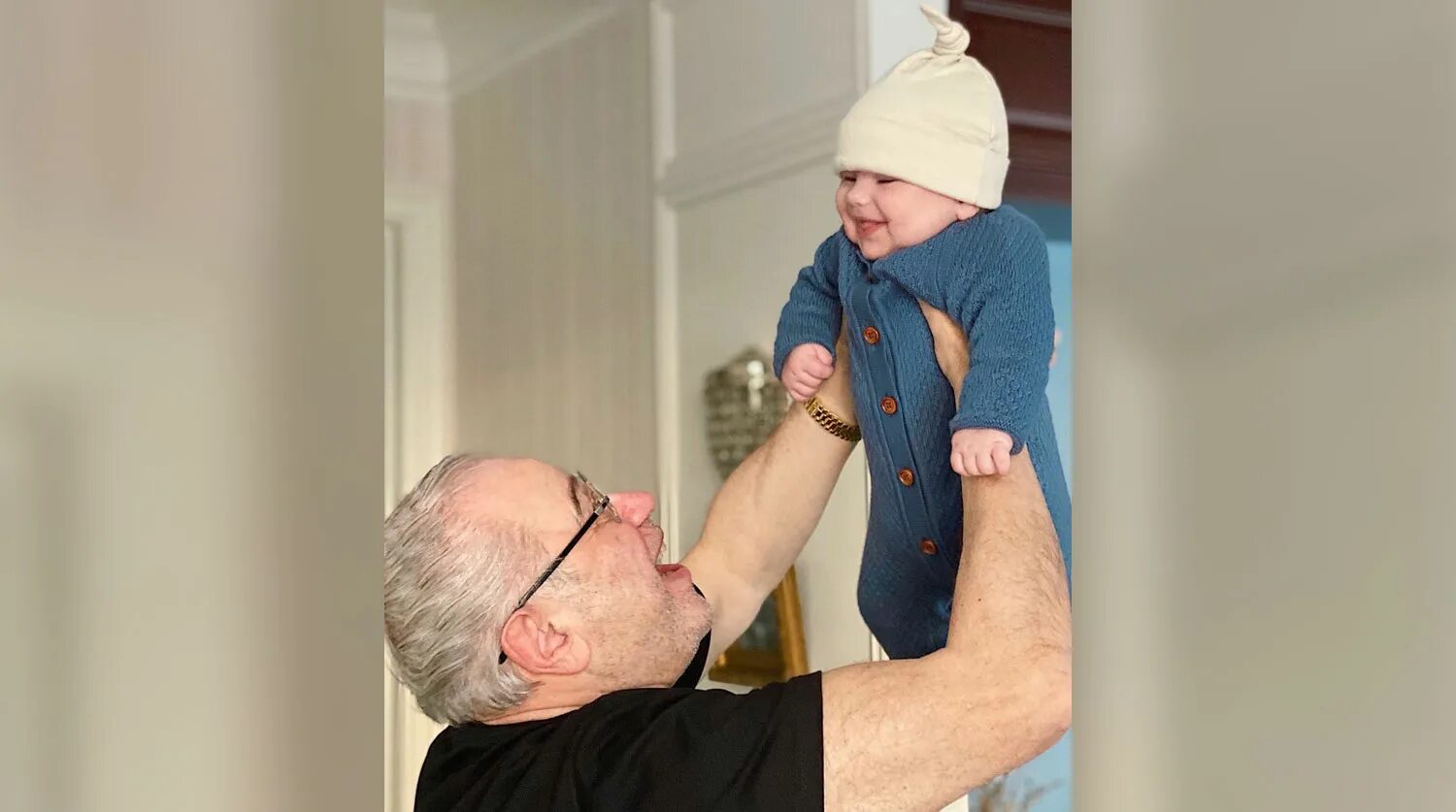 Дети петросяна евгения и татьяны брухуновой. Петросян сколько лет ребенку младшему. Петросян сколько лет ребенку младшему. Сын евгения петросяна и татьяны брухуновой. Евгений петросян дети.