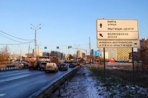 Выходит на перекресток