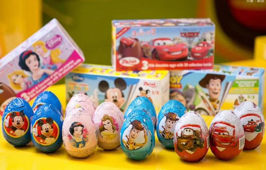 Шоколадное яйцо с сюрпризом игрушки. Zaini шоколад яйца Дисней. Zaini шоколадные яйца игрушка. Шоколадные яйца Заини Дисней.