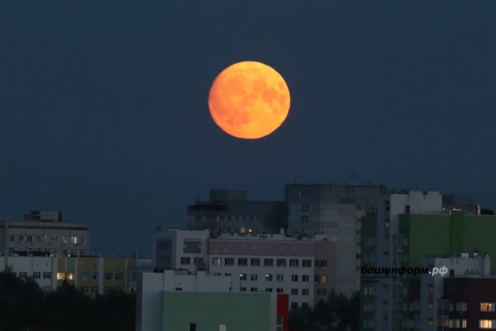 Большая Луна. Суперлуние. Суперлуние 2023. Суперлуние в России. Луна сегодня 31