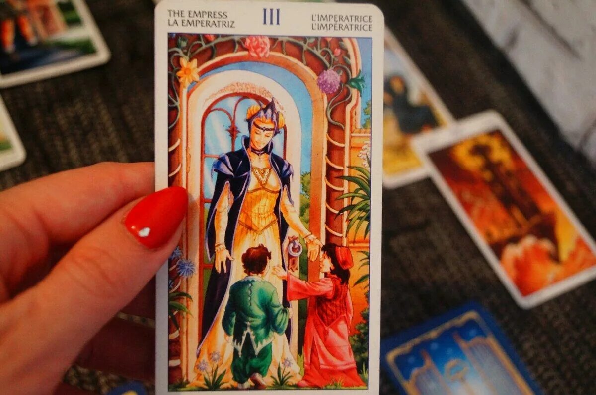 Гадаю на картах таро. Расклад на любовь таро уэйта. Расклад таро на отношения. Таро на любимую женщину. Расклад на картах таро на измену.