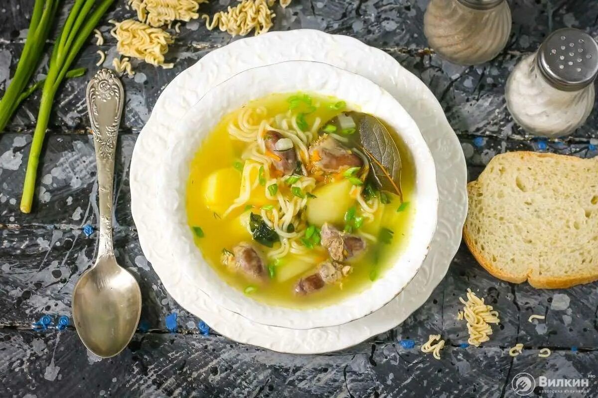 Суп с макаронами и мясом. Макароновый суп. суп с макаронами. суп из макаронных изделий. суп с макаронными изделиями.