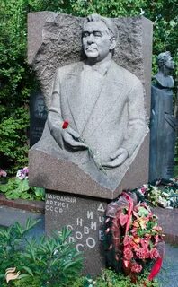 Обелиск актер