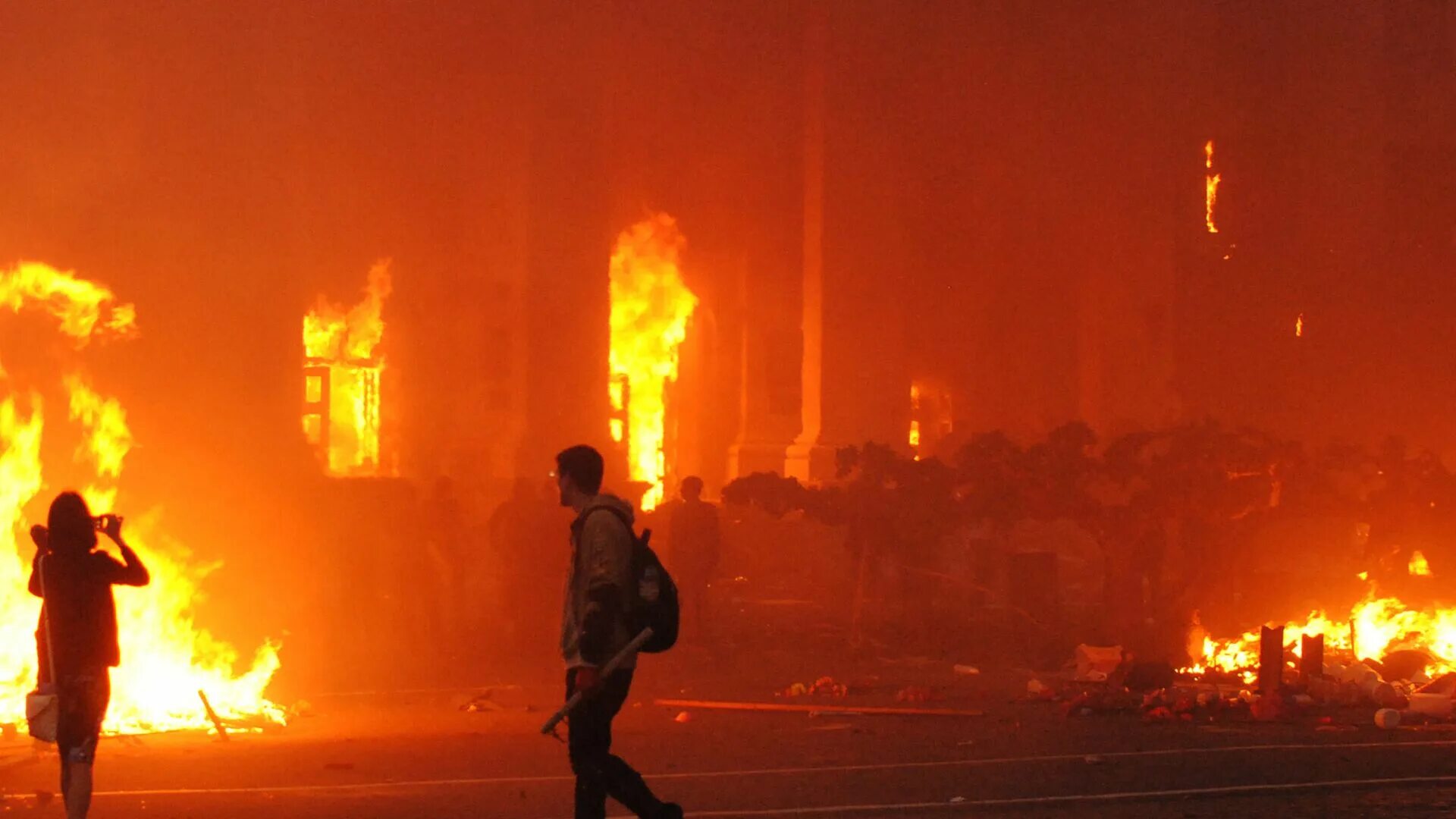 Одесса 2014 год дом профсоюзов. Одесса 2014 дом профсоюзов сожженные. Одесса сожжение людей в доме профсоюзов. Одесса 2 мая дом профсоюзов. Одесса 2 мая дом профсоюзов.