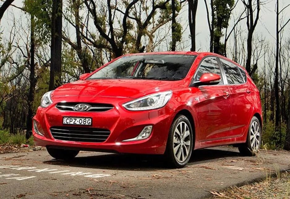 Красный машина хендай. Solaris hyundai 2015 красный. Солярис 1. Красная solaris hyundai 2011. Машина хендай солярис красная.