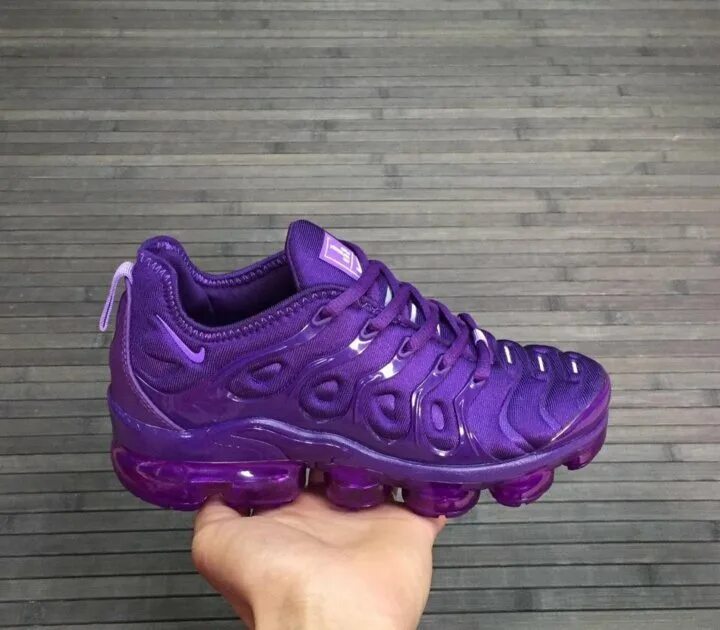 Максы фиолетовые. Nike air vapormax plus tn фиолетовые. nike air max vapormax plus. nike air vapormax plus фиолетовые женские. nike air max tn plus фиолетовые.