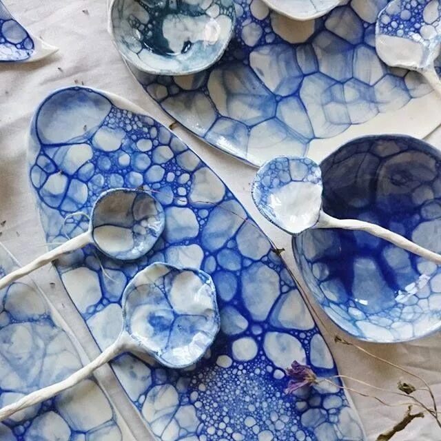 Техники декорирования изделий. Техники декорирования керамики. Декорирование керамических изделий. Декорирование керамики способы. Интересная керамика.