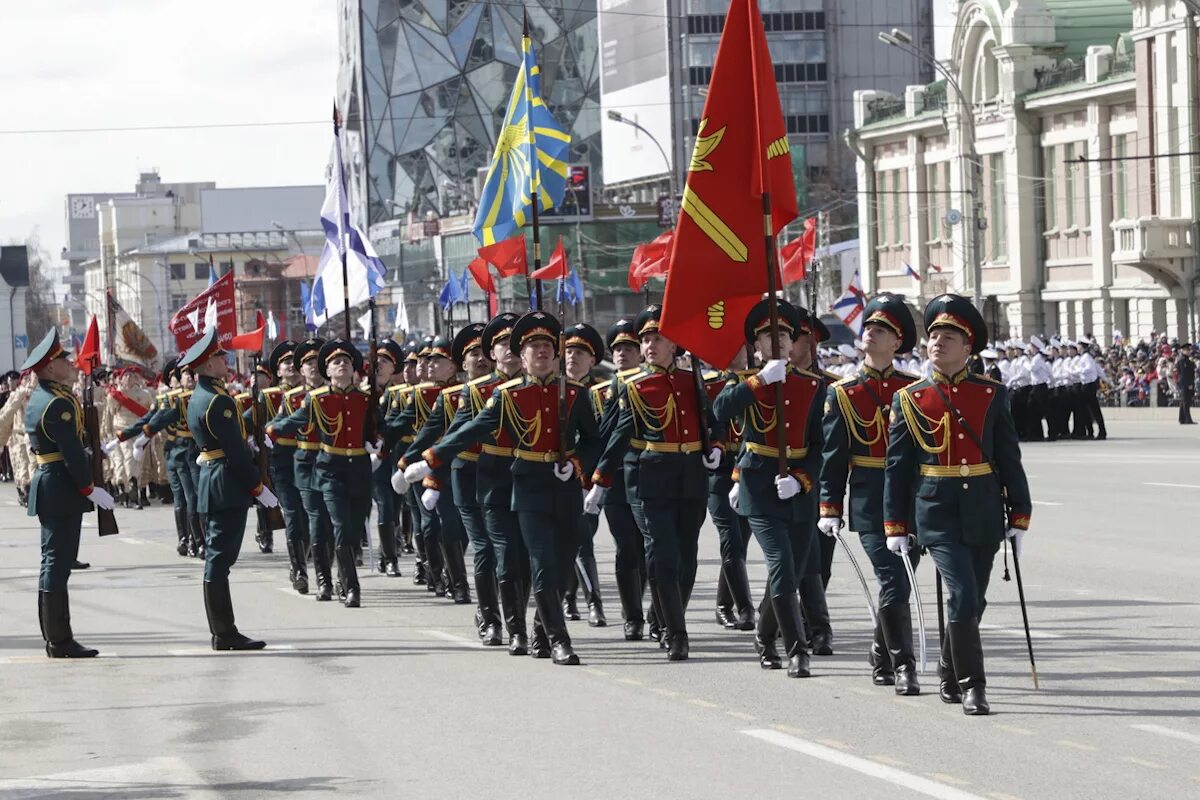 Годы когда проходили парады победы. Парад Победы Новосибирск. Площадь Ленина Новосибирск парад. Парад 9 мая Новосибирск. День Победы парад.