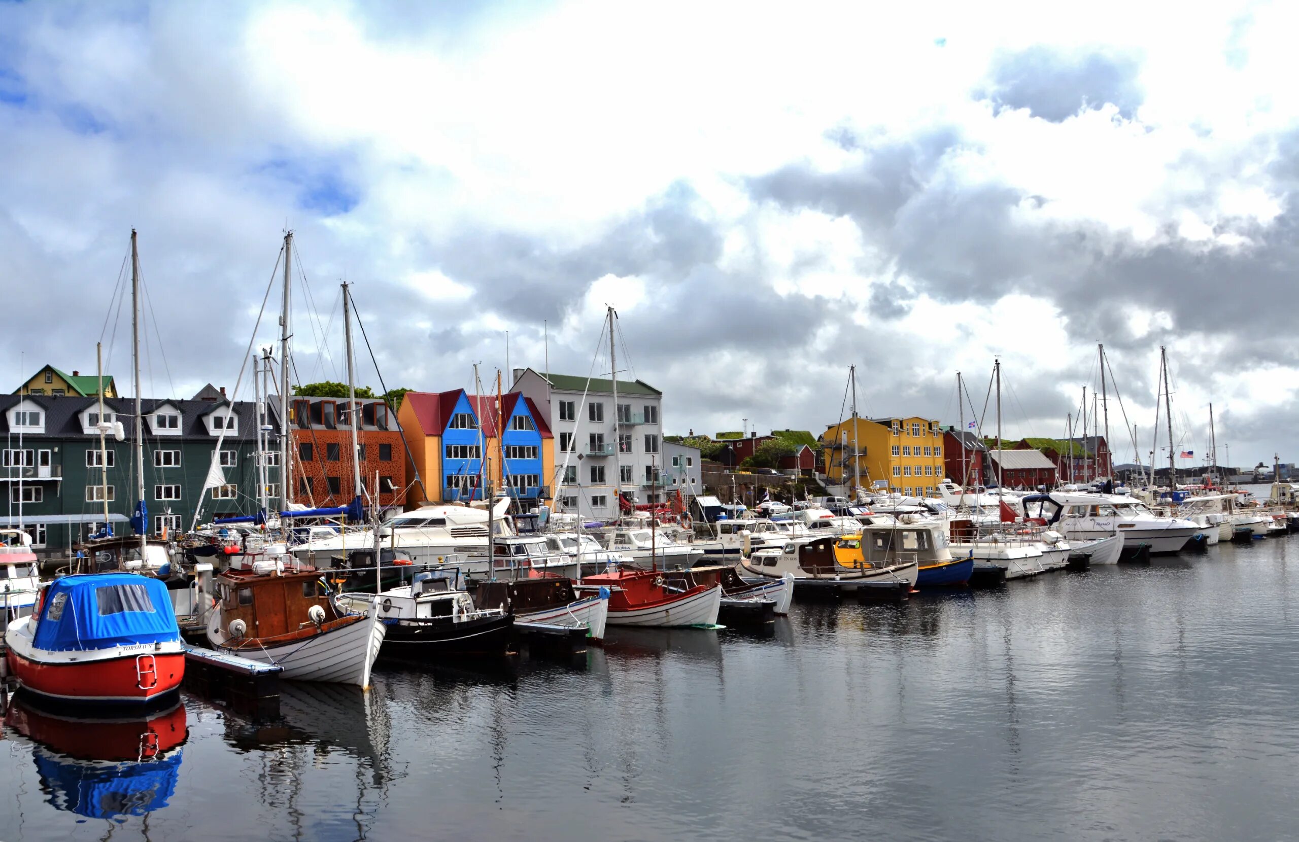 Столица фарерских островов. Торсхавн Фарерские острова. Торсхавн город в Дании. Фарерские острова порт. Порт Торсхавн.