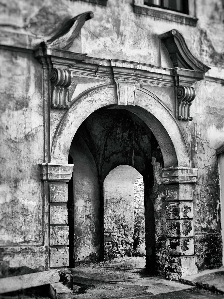 Темная арка. Средневековая арка каменная Лангедок. Архитектурные арки. Арки в архитектуре. Готические ворота.