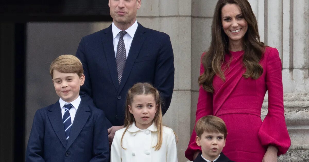 Кейт Миддлтон с сыном. Луи Кембриджский 2022. Кейт Миддлтон и принц Джордж. Принц Уильям 2022.