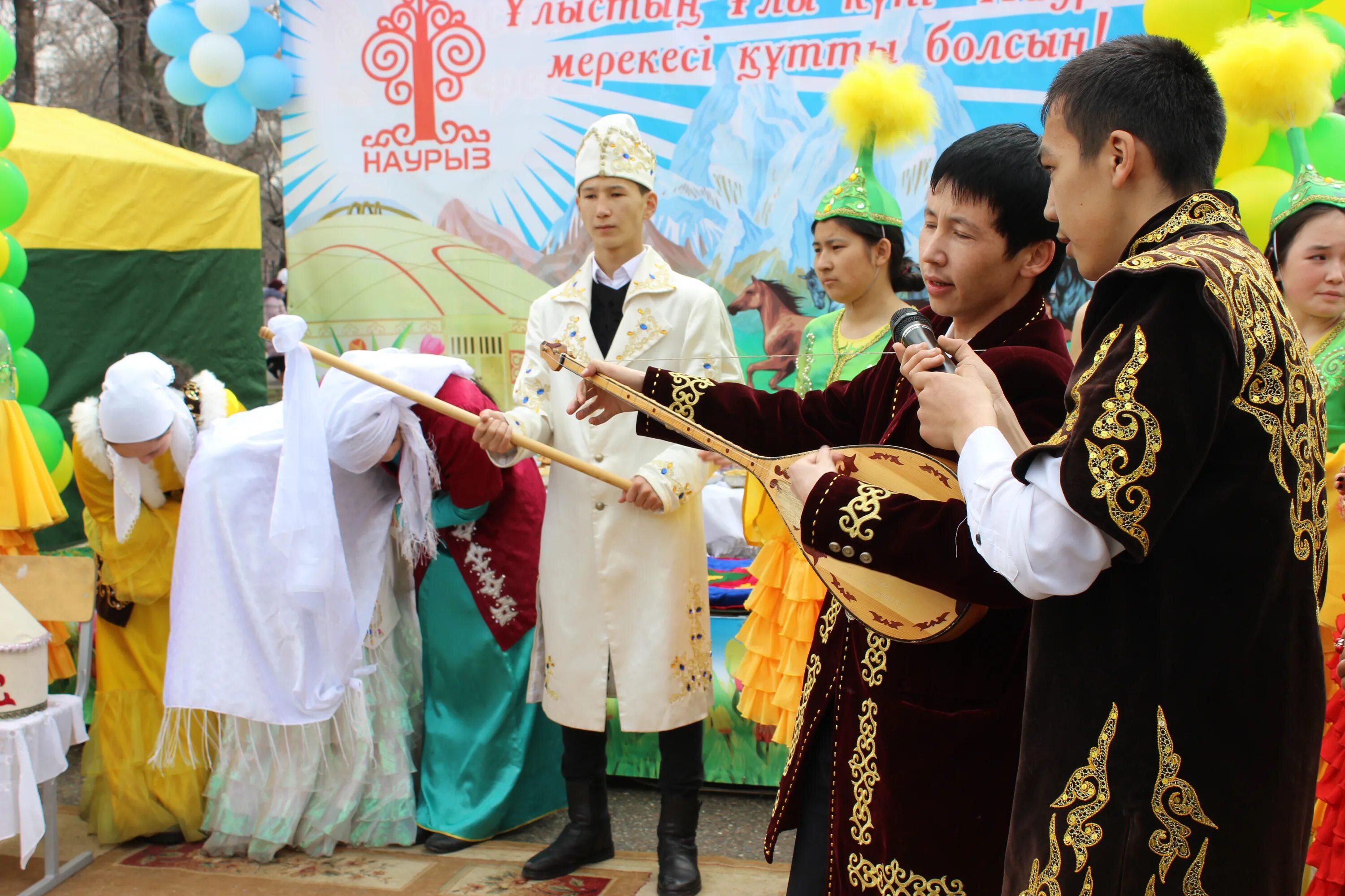 Какой сегодня праздник в казахстане. Наурыз мейрамы в казахстане. с праздником наурыз. празднование наурыза в казахстане. с праздником наурыз на казахском.