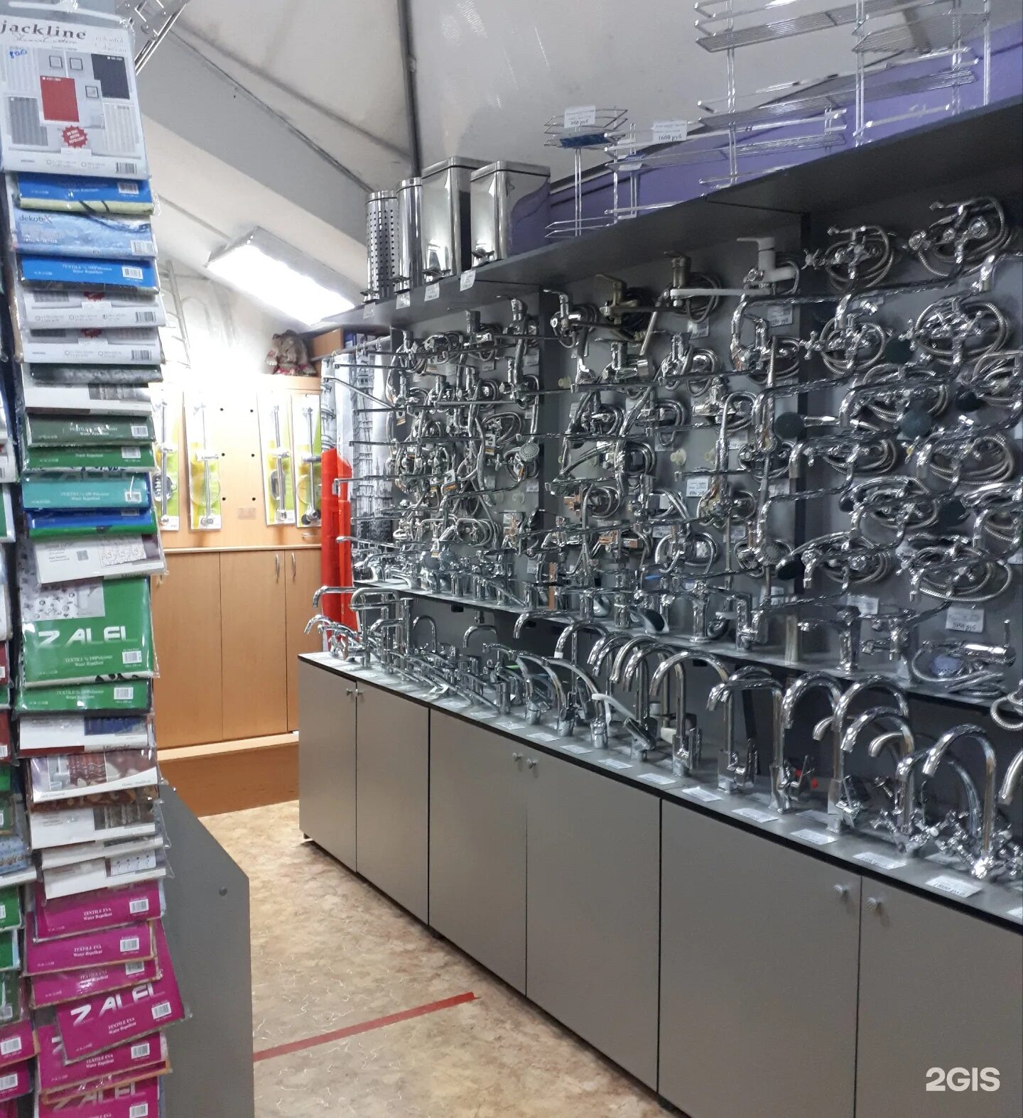 Магазин сантехники прокопьевск. Магазин сантехники ванны. Водяной магазин сантехники. Магазин сантехкомплект. Магазин сантехники в чите.