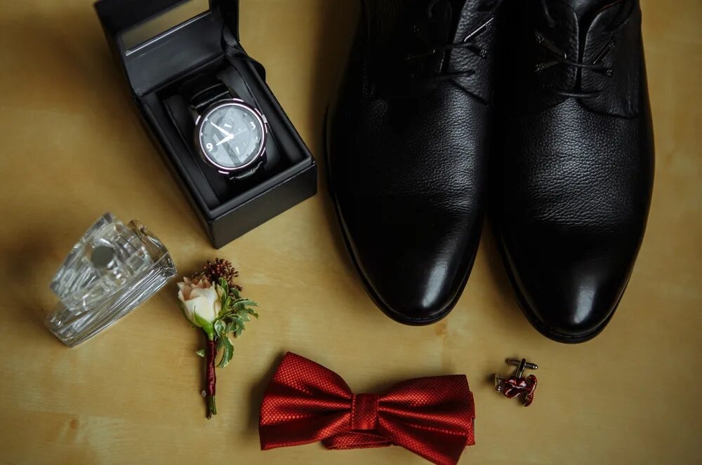 Туфли жениха. Обувь жениха на свадьбу. Туфли мужские на свадьбу жениху. Свадебные туфли для мужчин. Часы жениха