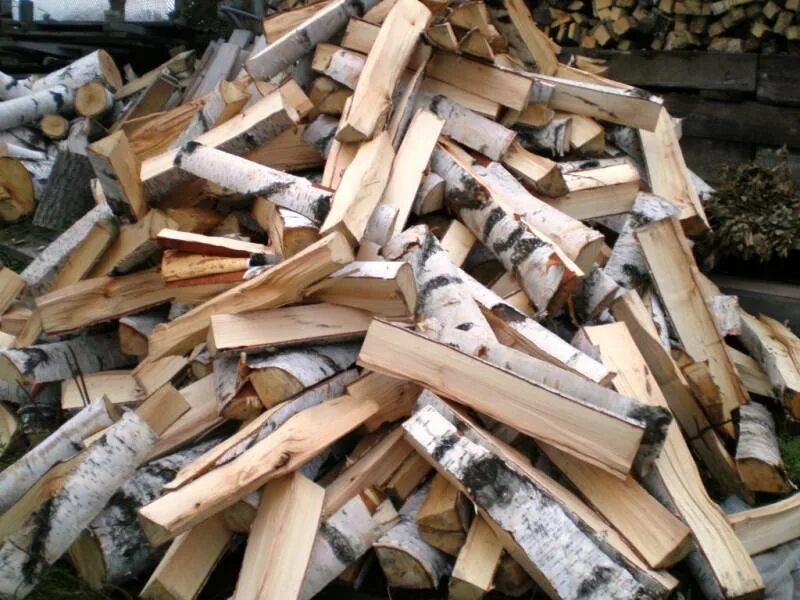 Купить дрова в екатеринбурге с доставкой. Березовые дрова. Дрова берёзовые колотые. Дрова для шашлыков береза. Дрова березовые в мешках.