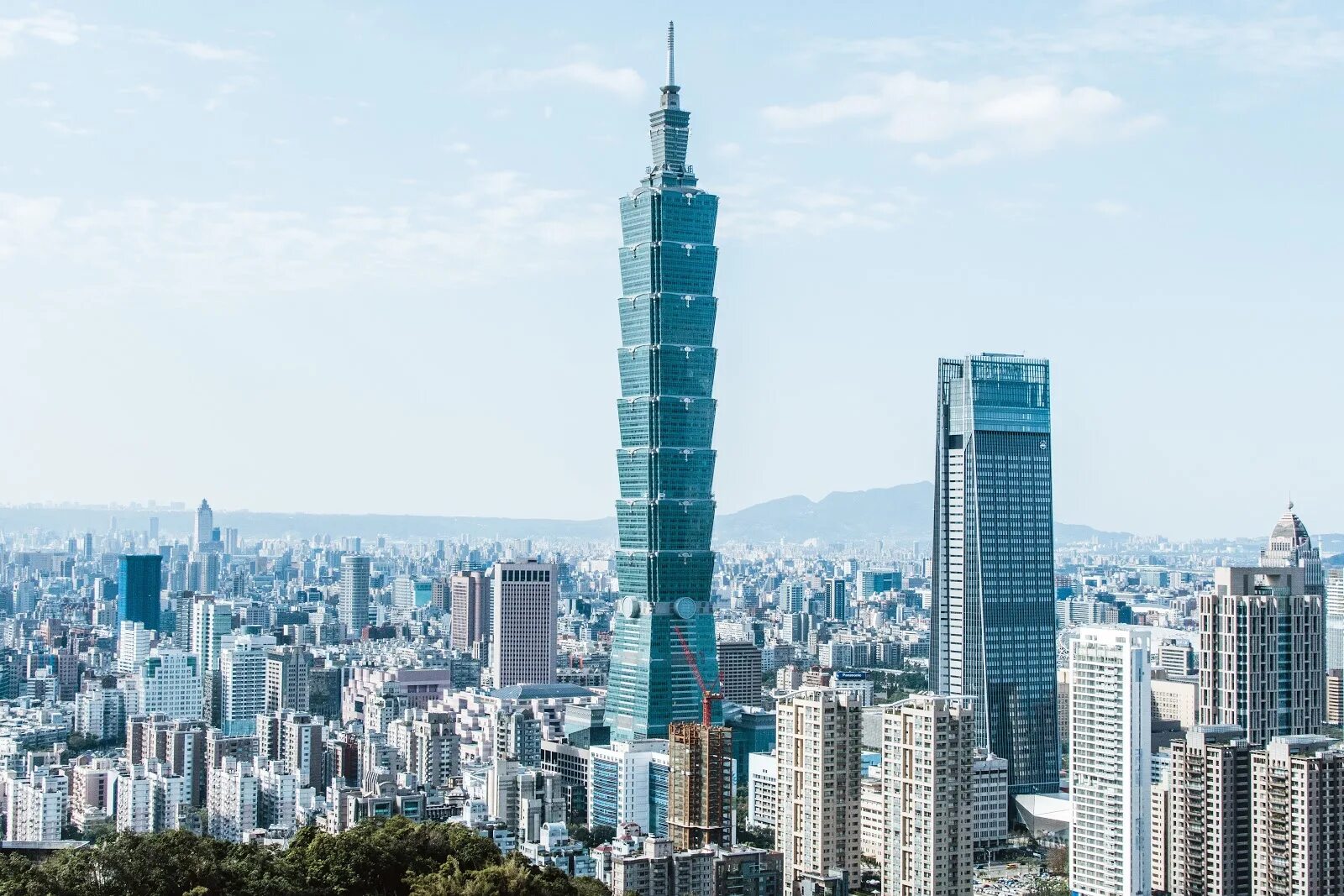 Небоскреб столица. Taipei 101, Тайвань. Тайбэй 101 в Тайване. Башня Тайбэй 101. Тайвань небоскреб Тайбэй.