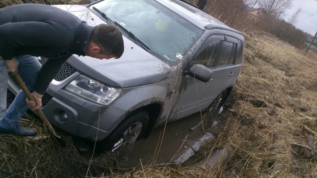 Сузуки Гранд Витара застрял. Suzuki Vitara застряла. Глупая застряла