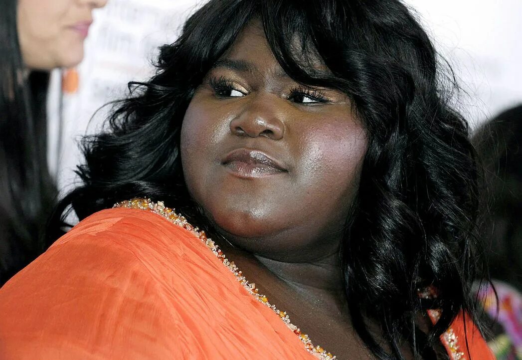 История негритянка. Толстая чернокожая исполнительница. Афроамериканка толстая певица.