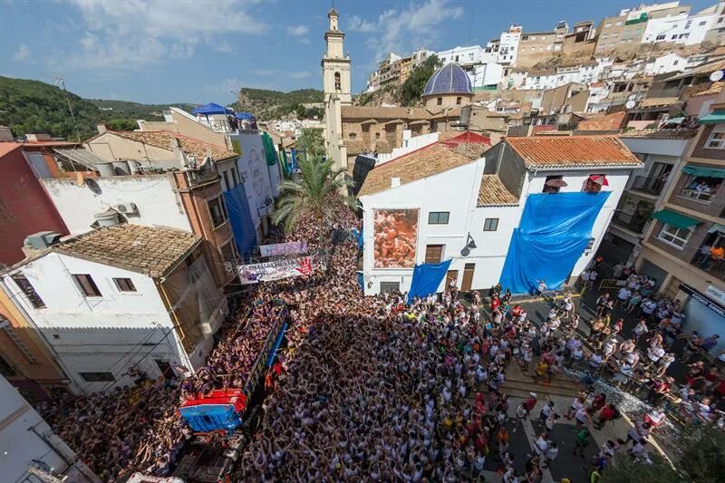 Ла томатина в буньоле испания. Буньоле испания. Tomatina festival in spain is famous for its. Город буньоль. Бунол валенсия.