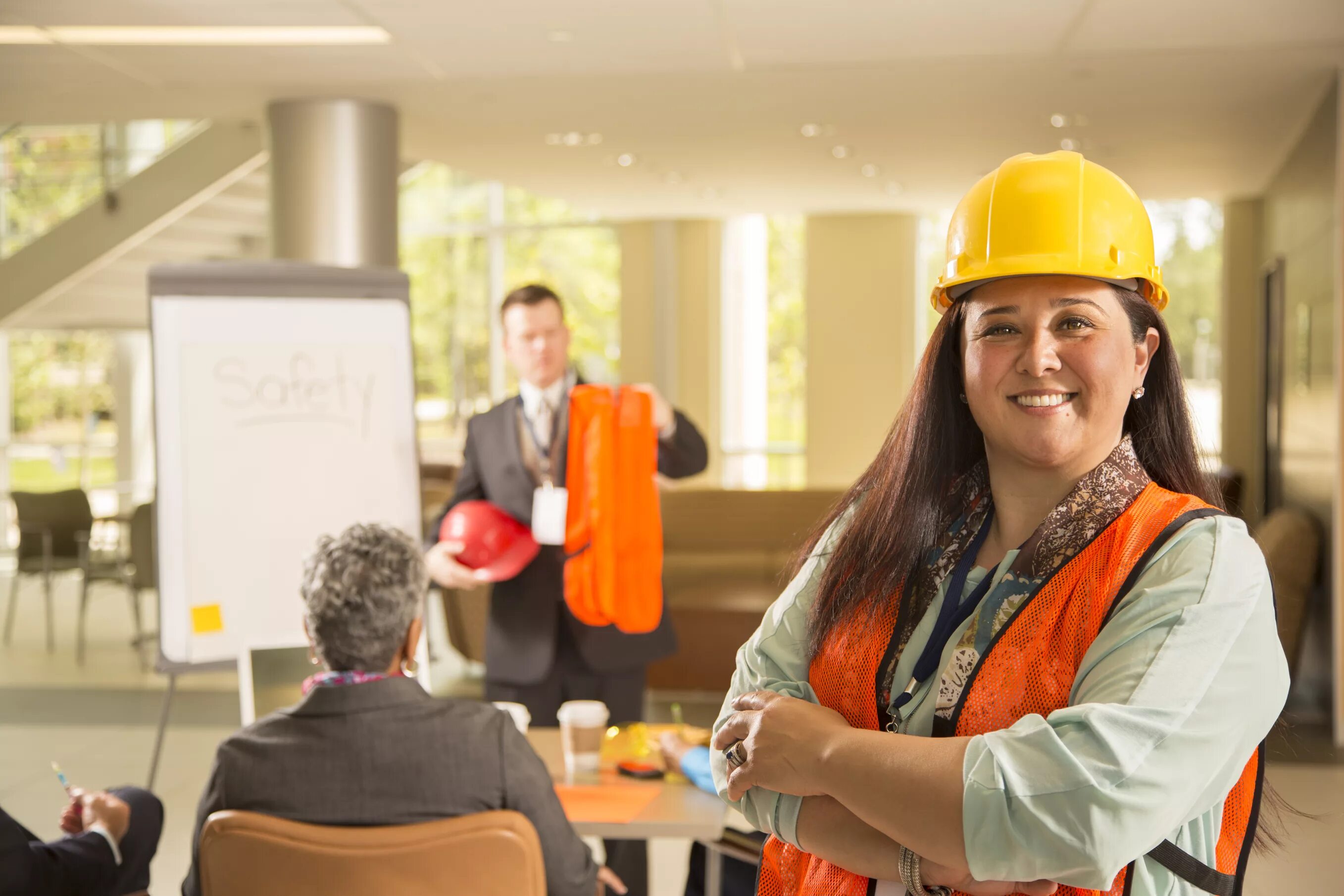 Охрана труда. Occupational Safety Training. Работники с мерчом. NEBOSH охрана труда. Можно прямо на рабочем