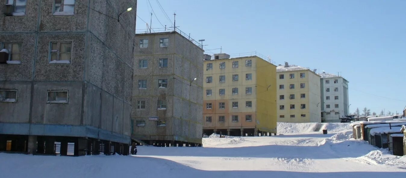 дома на вечной мерзлоте норильск. норильск вечная мерзлота. дома на сваях мерзлота. дома на сваях мерзлота. якутск на сваях вечная мерзлота.