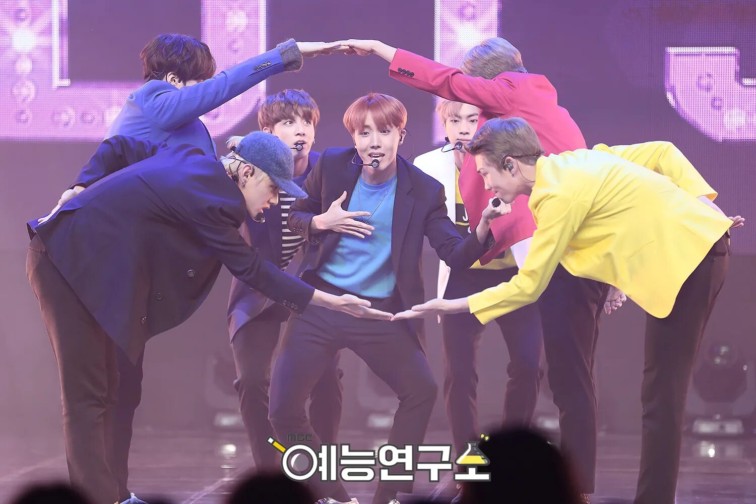 Bts wrong. Bts am l wrong. bts core. bts x kbs. профессии кейпопер бтс.