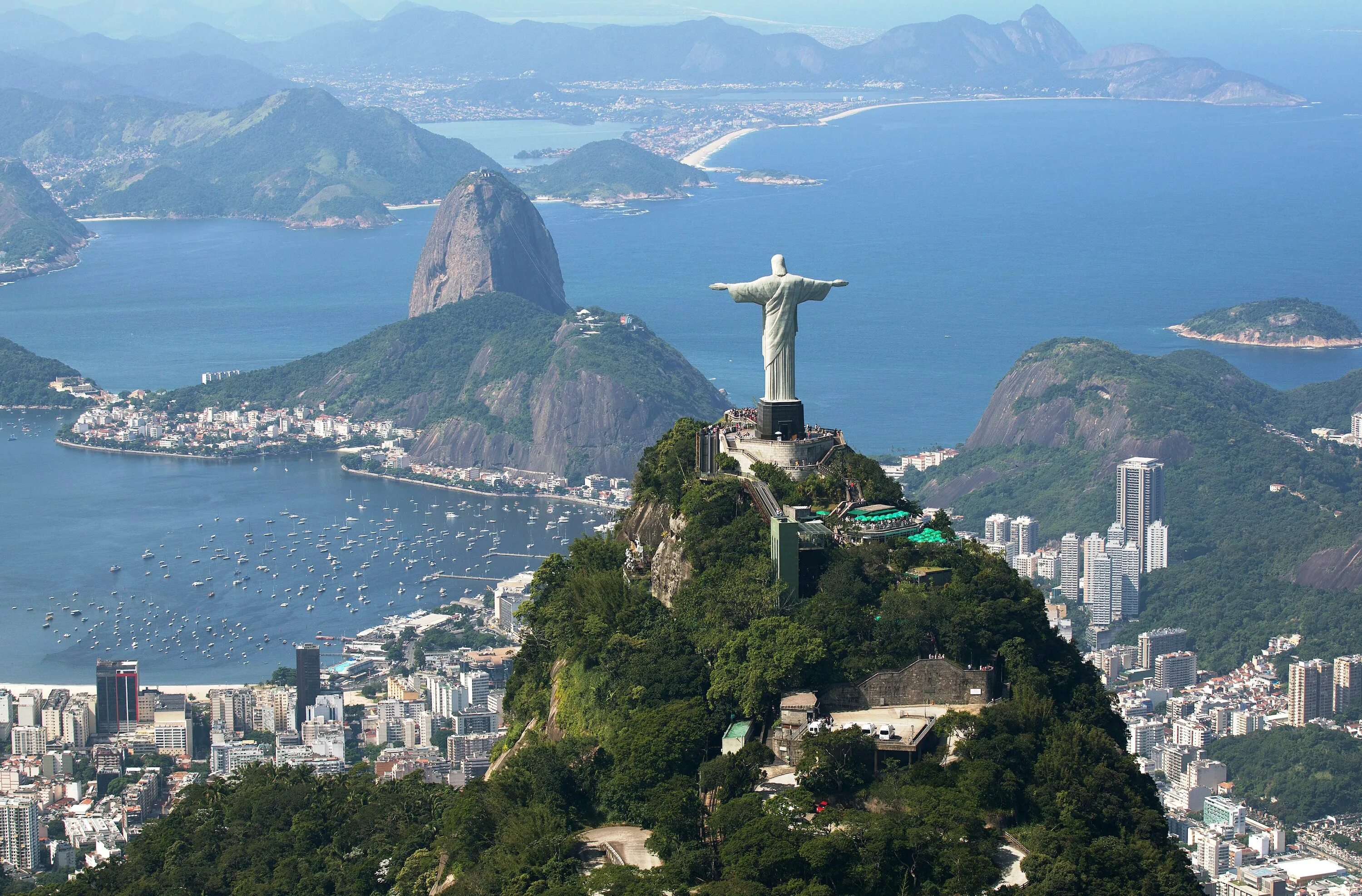 Достопримечательности Рио-де-Жанейро Бразилия. Южная Америка Рио де Жанейро. Статуя Христа-Искупителя Бразилия. Рио де Жанейро достопримечательности.