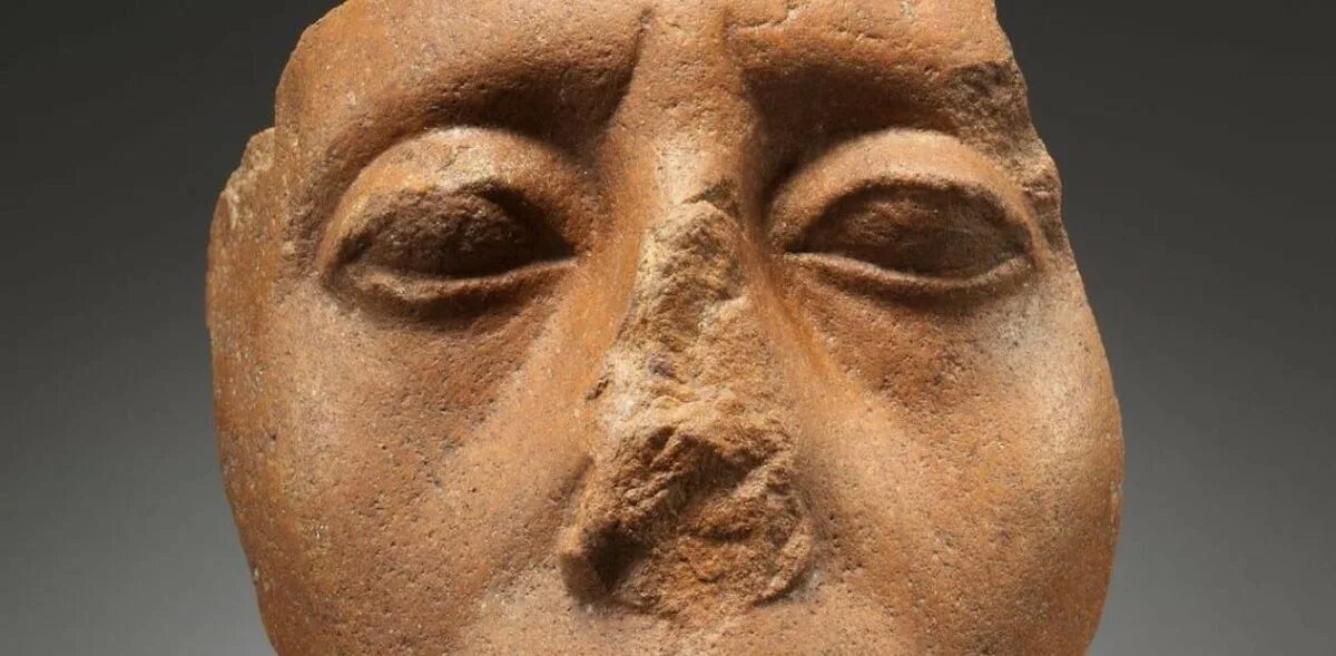 Нос в древности. Древние статуи с отбитыми носами. Нос скульптура. Античная переносица.