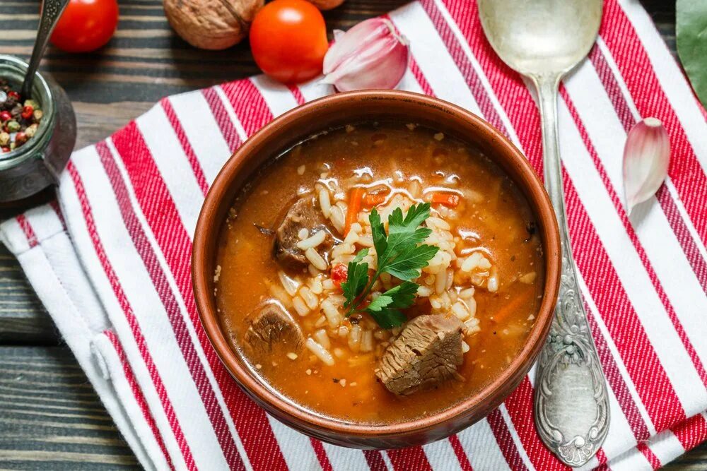 Харчо простой рецепт. Харчо по-грузински. Суп харчо по грузински. Грузинский суп харчо. Харчо суп харчо.