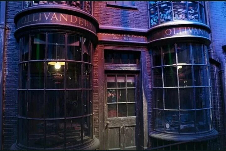 косой переулок лавка олливандера. косой переулок лавка олливандера. косой переулок лавка олливандера. магазин волшебных палочек. магазин волшебных палочек.