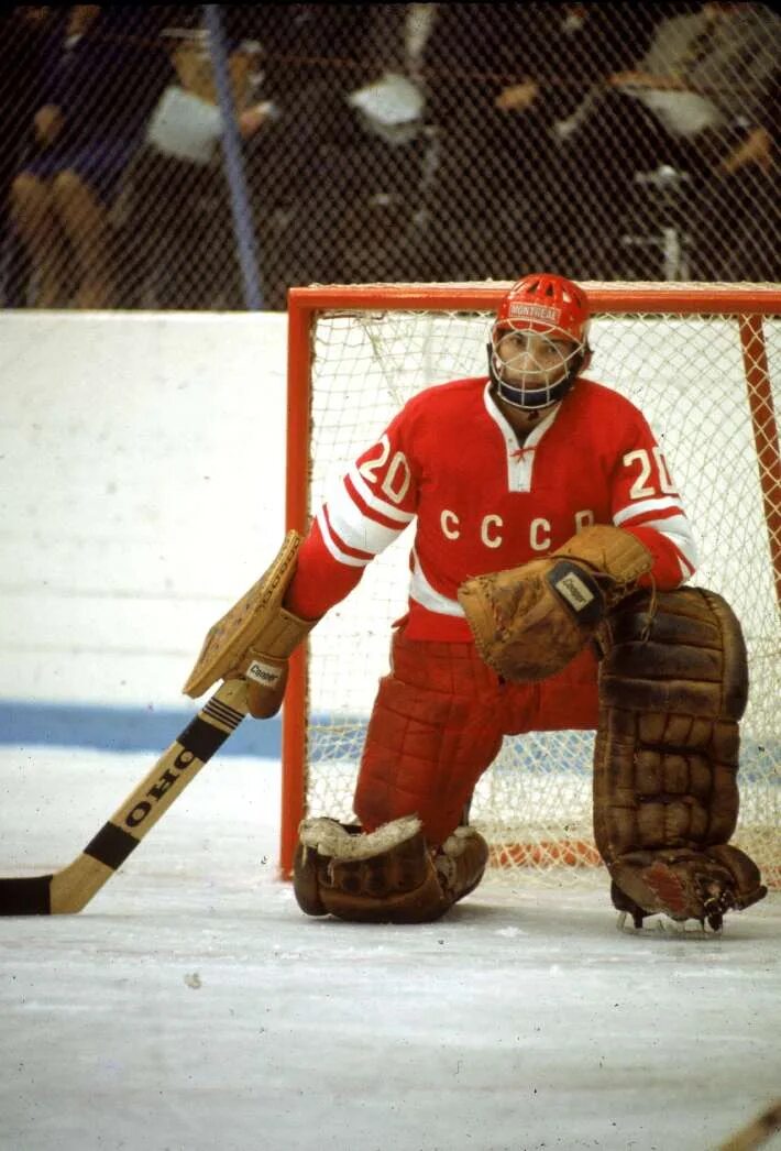 Хоккейная ссср. Сборной СССР 1972 Третьяк. СССР хоккей сборная вратари. Вратарь хоккей СССР. Хоккейный вратарь сборной СССР Третьяк.