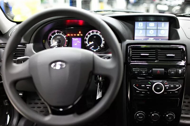 Прибора последнего года. Щиток приборов лада приора 2008. Тойота королла 2015 спидометр. Прибора последнего года. Lada priora приборка.