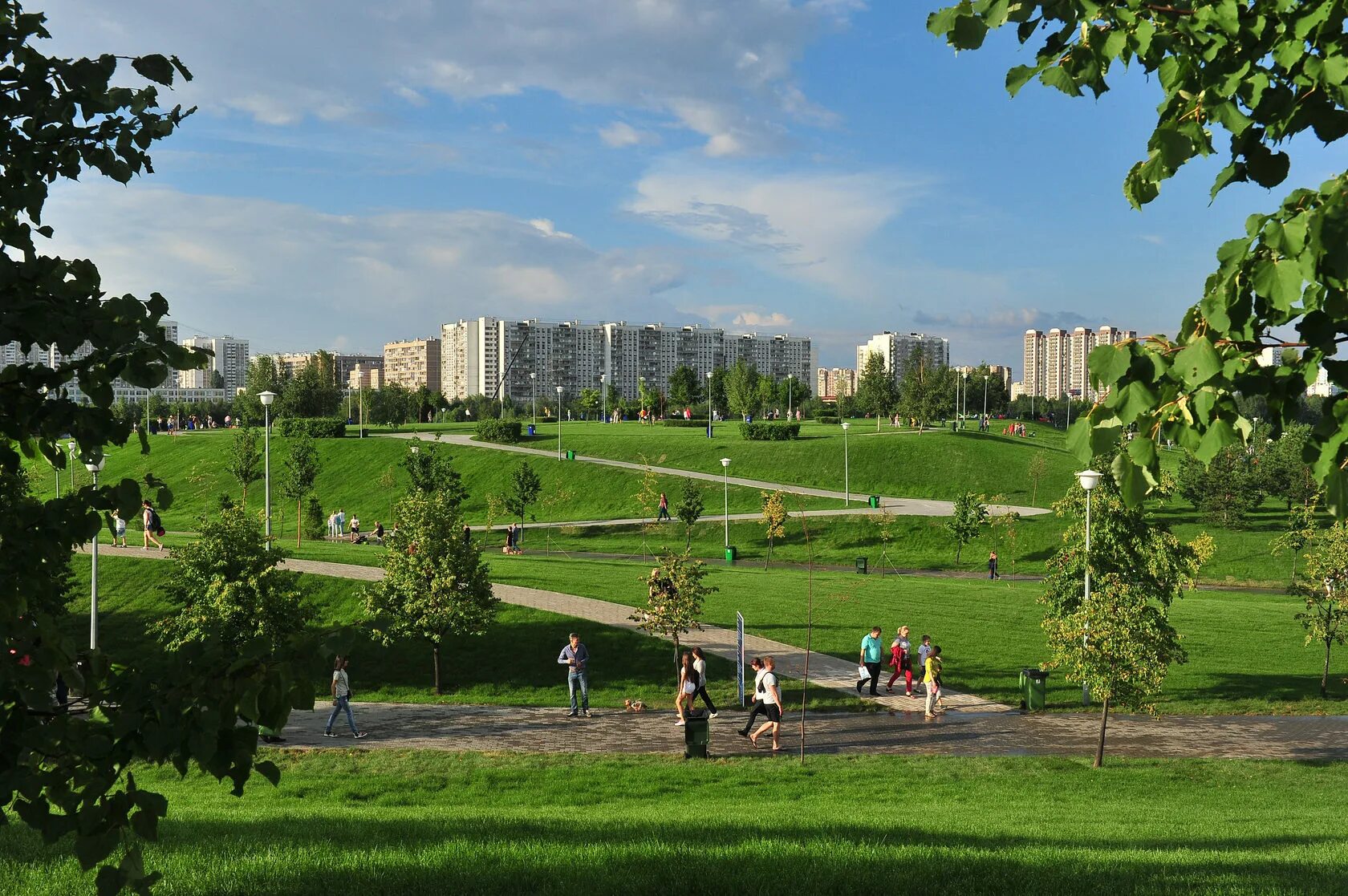 Парк в Москве. Скверы Москвы. Городской парк Москва. Парки Москвы летом. Городские парки москвы