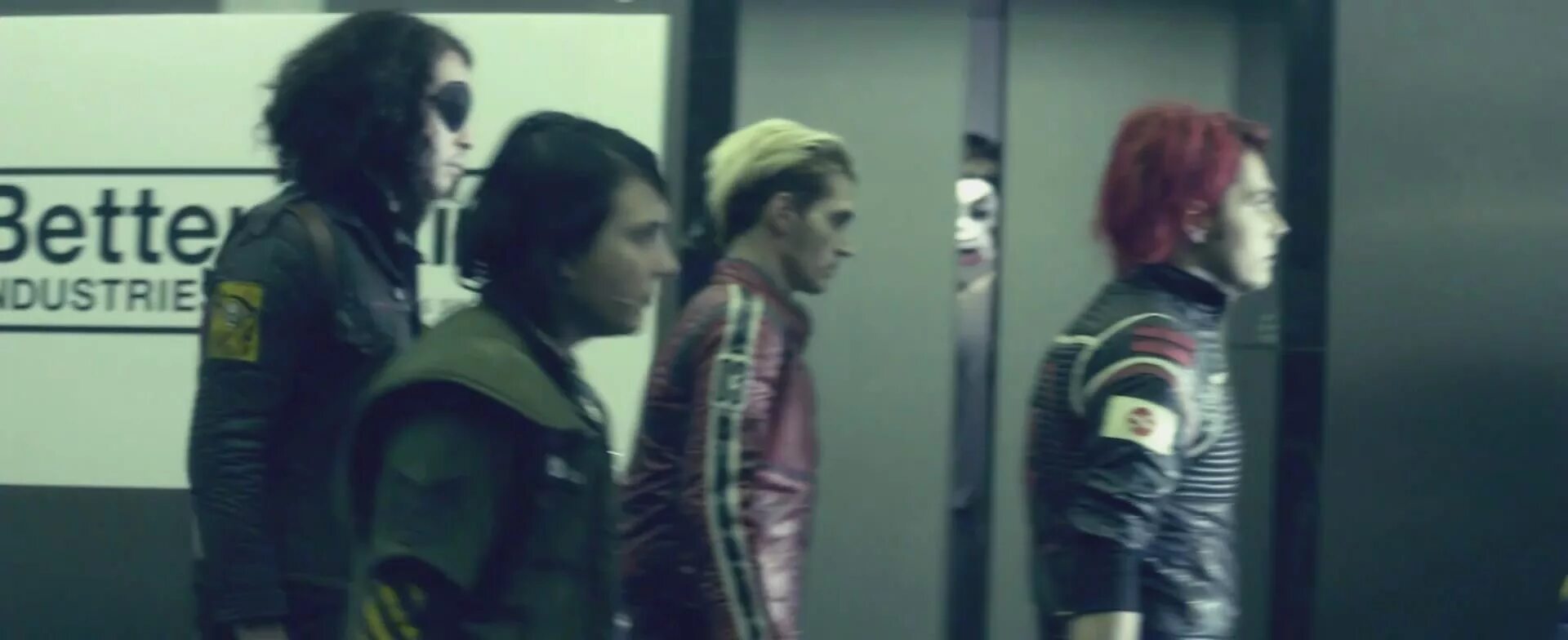 Sing my chemical. My chemical romance sing live. My chemical romance sing. Клип mcr школа. Тату mcr.
