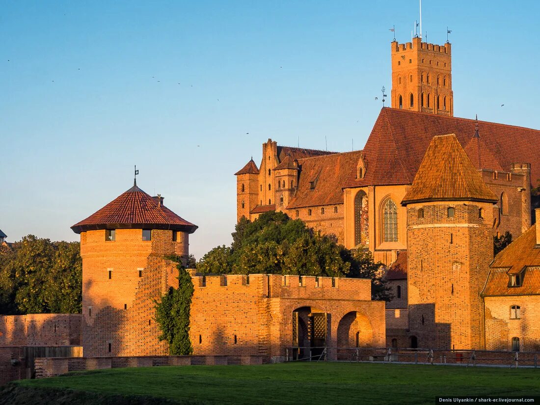 Польша в 14 веке. Мариенбург замок Тевтонского ордена. Замок Мариенбург Польша. Замок Мариенбург Ганновер. Замок Мариенбург Пруссия.