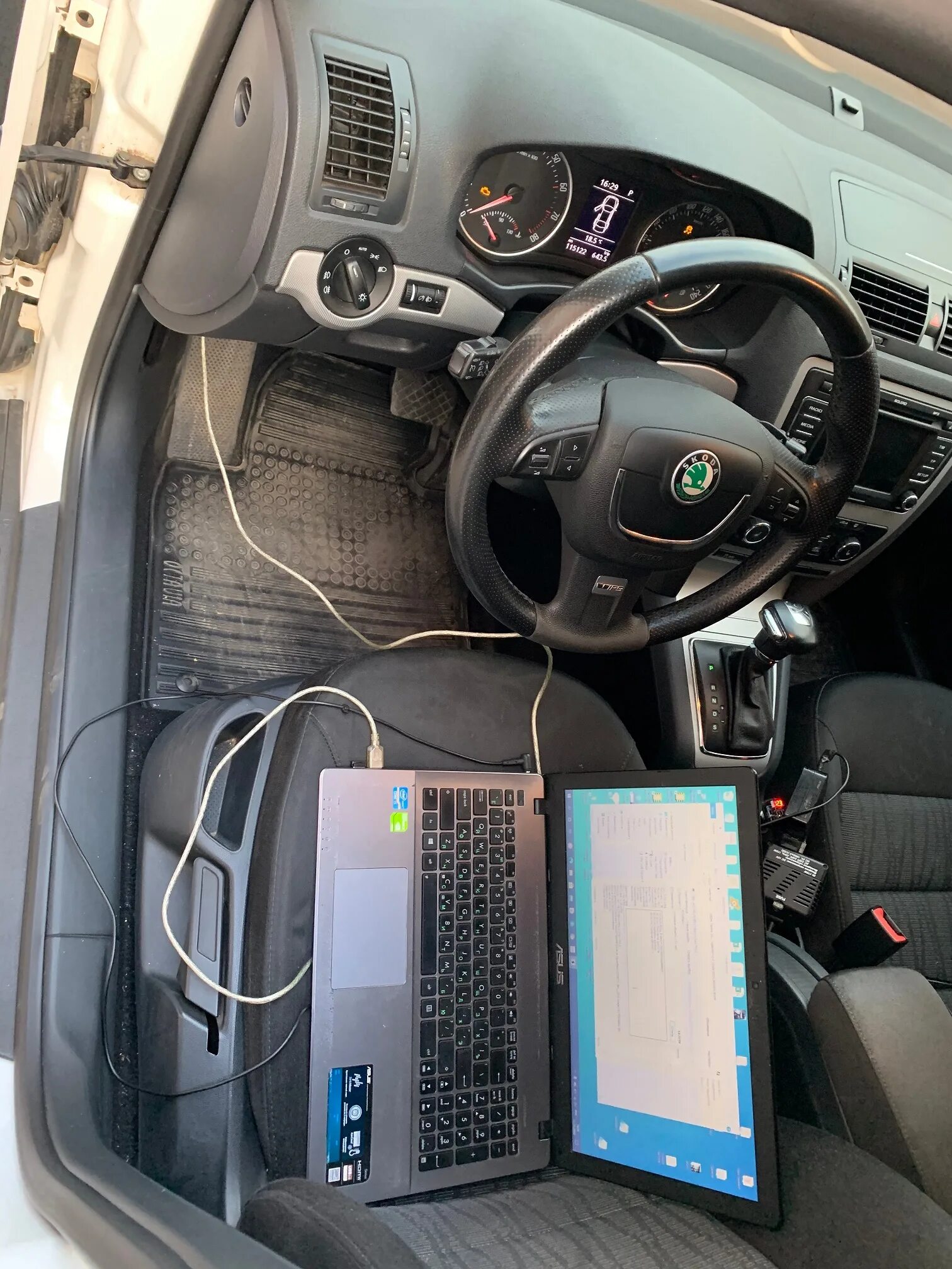 Skoda fabia obd2 разъем. Skoda octavia диагностика. Skoda octavia диагностика. Компьютерная диагностика шкода. Skoda octavia диагностика.