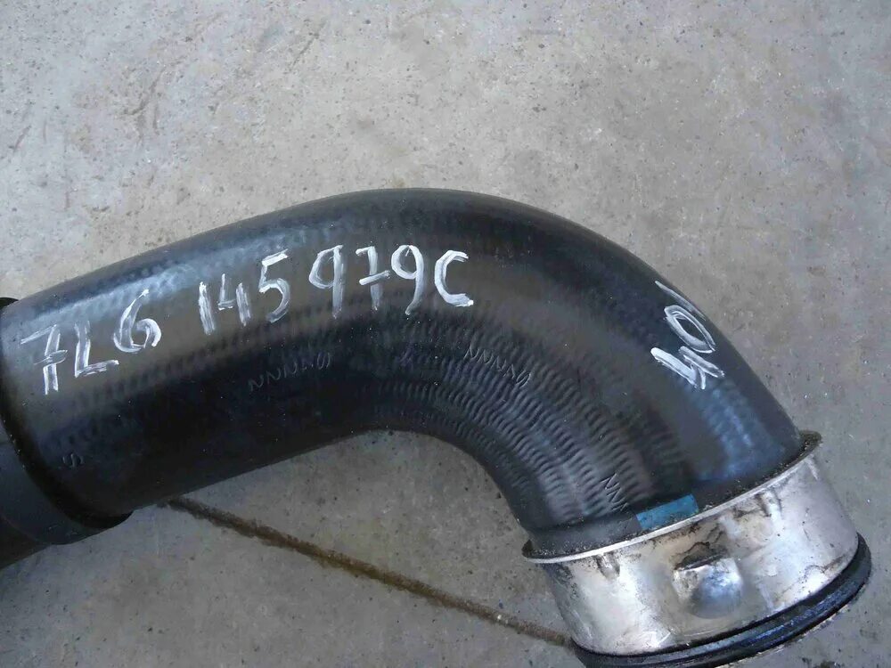 Патрубок радиатора верхний туарег 2008. Патрубок туарег. 7p6122101k. 5 дизель. Патрубок интеркулера на touareg 2 дизель.