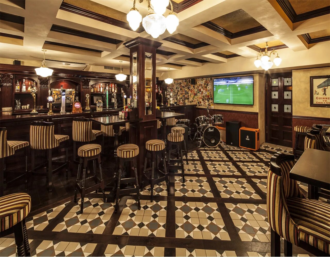 Бар в англии. Группа dublin. Паб групп. Паб групп. Cross keys pub пушкинская.
