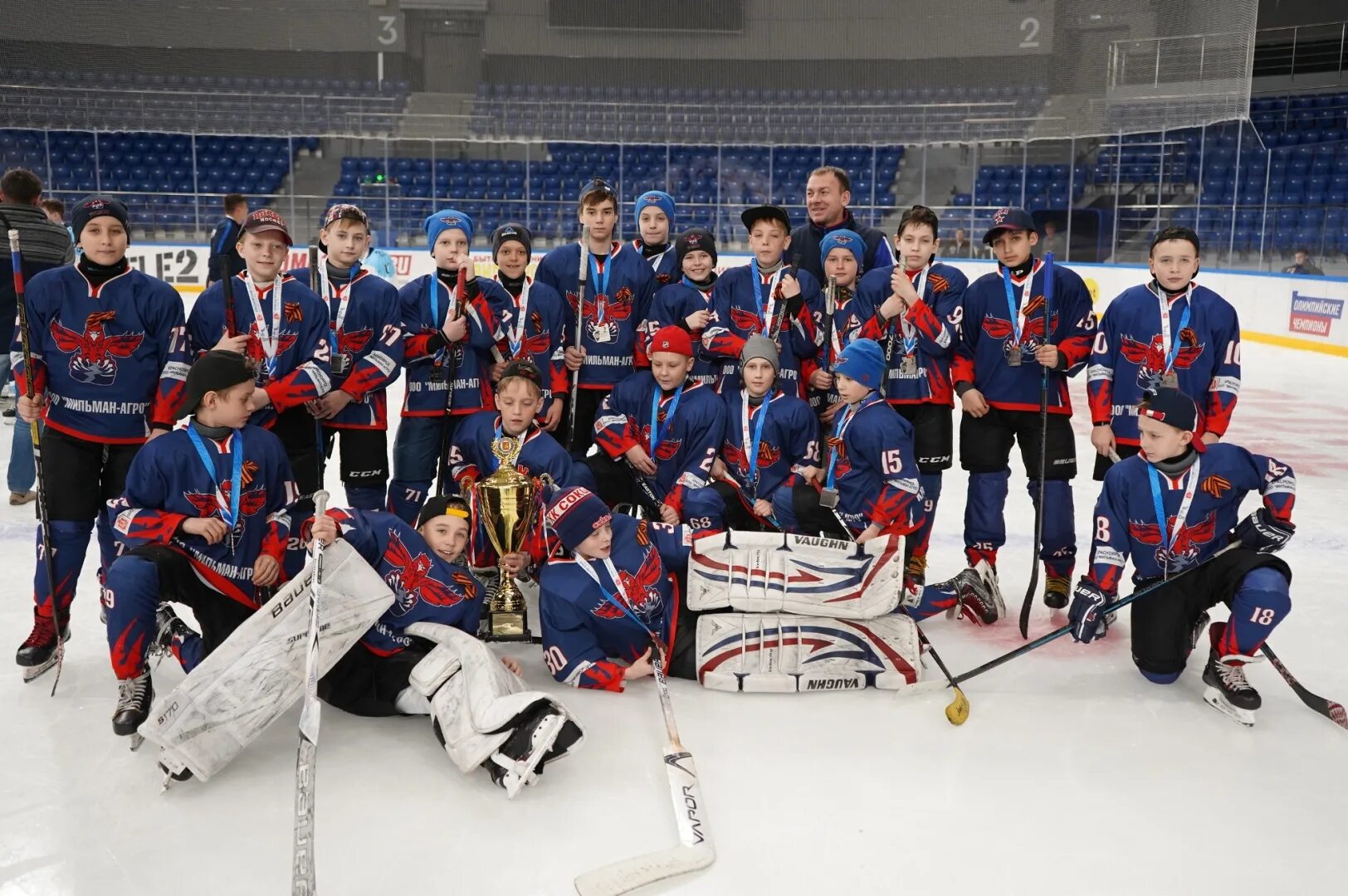 фк красноярск енисей красноярск. красноярск игры сегодня. сокол красноярск хоккей. фк енисей. футбольный клуб енисей красноярск ребров.