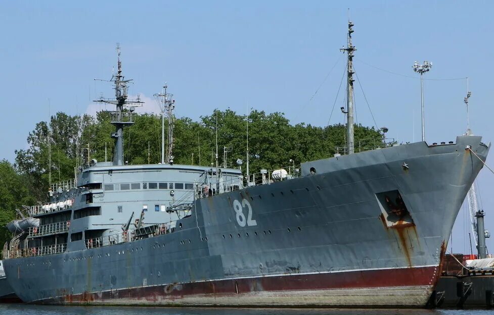Пм 56 корабль черноморского флота. Пм 82 балтийск. Судно пм. Плавмастерская проекта 304. Плавмастерская проекта 304.