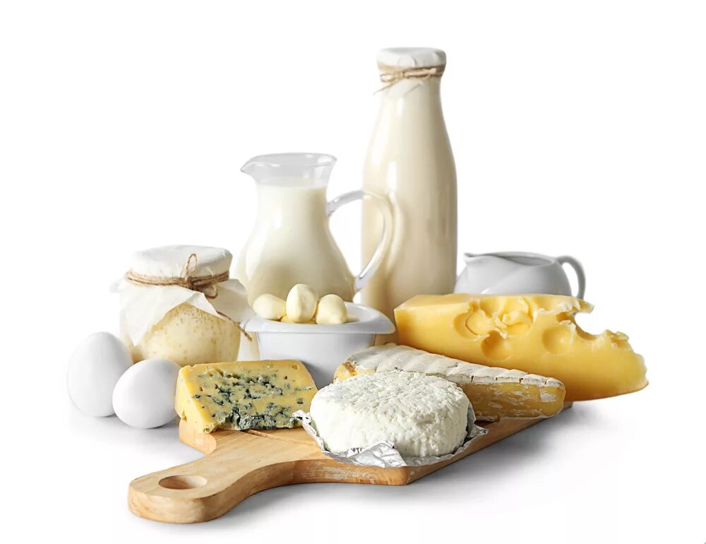 Молочные продукты. Молоко и молочные продукты. Натуральные молочные продукты. Молочные продукты на белом фоне. Сырые продукты без масла