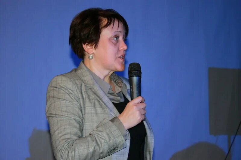 Директор дворца детей и молодежи. Директор дворца детей и молодежи. Директор дворца детей и молодежи. Директор дворца молодежи октябрьский. Начальник лагеря белочка.