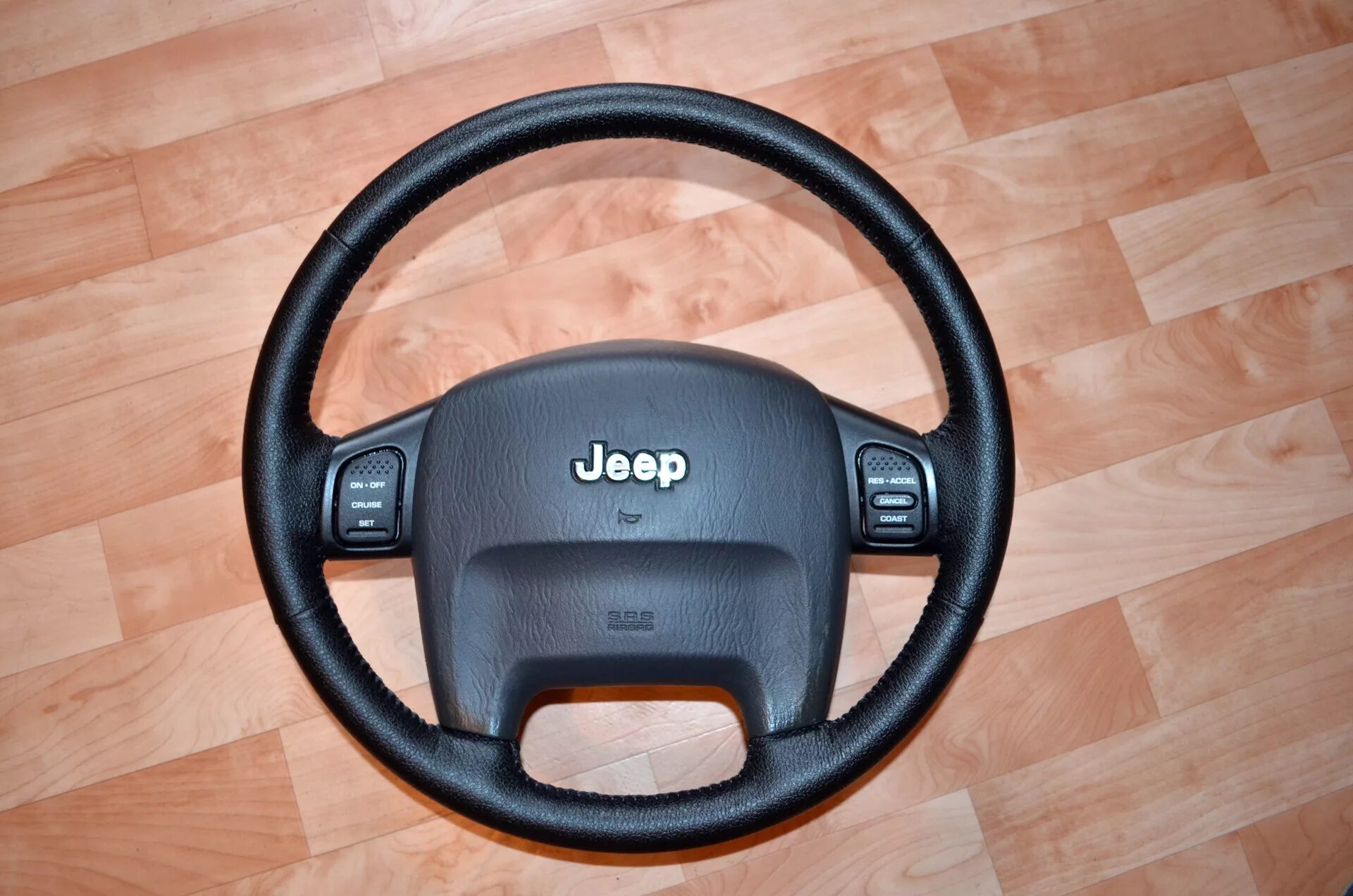 Руль srt wk2. Jeep wrangler jk руль. Руль jeep grand cherokee wk2. Руль для джип коммандер на авито. Руль гранд чероки 1996.