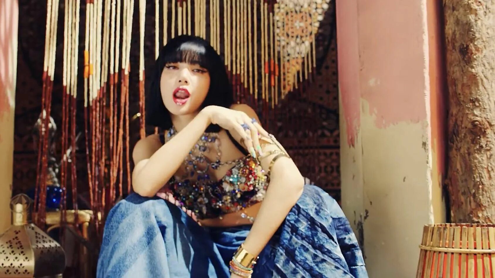 Lisa blackpink. Woman release. Лалиса манобан 2024. Lisa new woman mv. Lisa rapper.