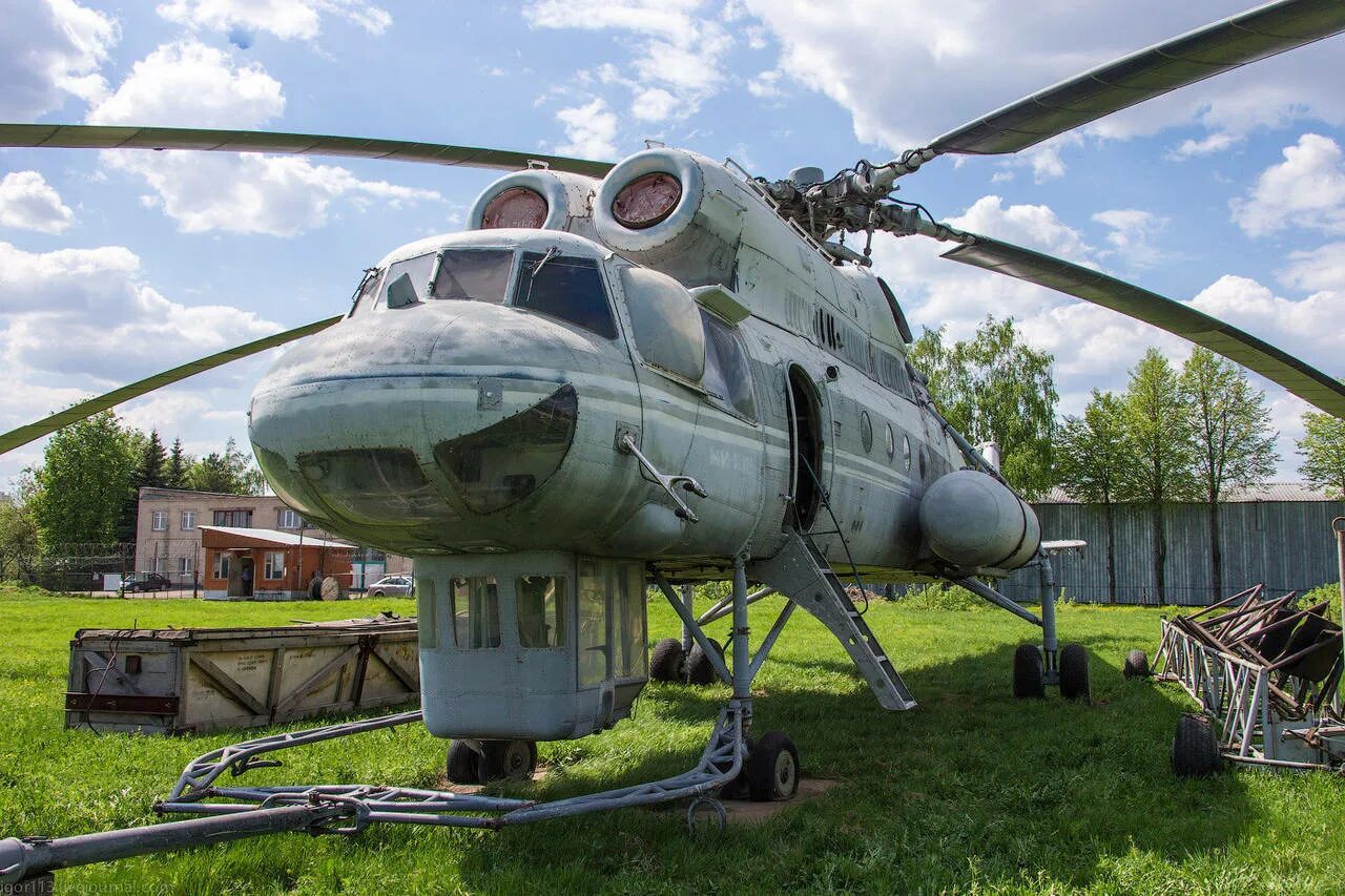 Ми 10 вертолет. Вертолет кран ми-10. транспортный вертолет ми-10к. летающий кран ми-10. ми-10к солнцево.