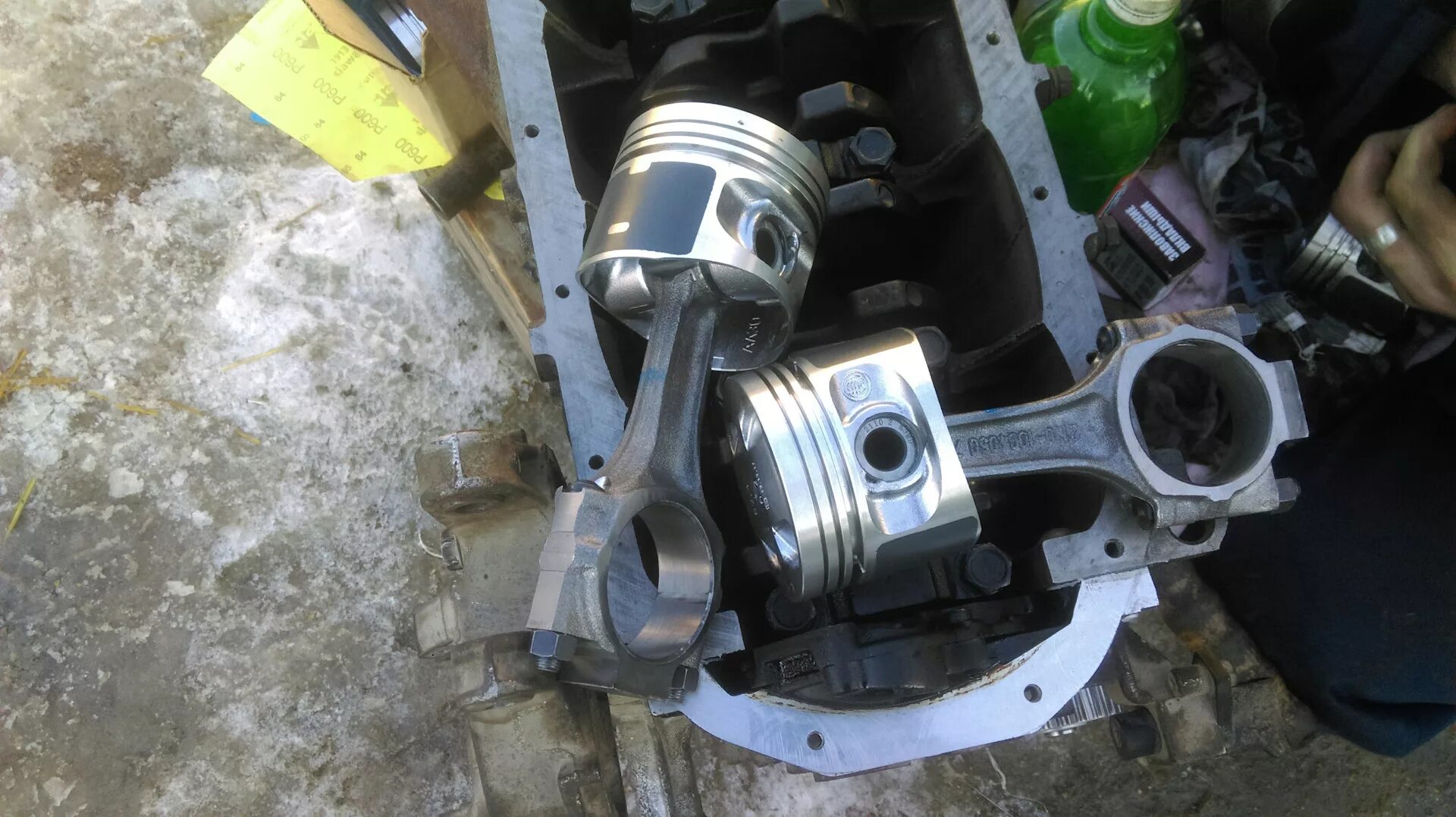 Мерседес 140 завод. Сборка 124. Сборка 124. Поршневая 124 двигателя. Блок двс ваз 2107 под 16 кл.