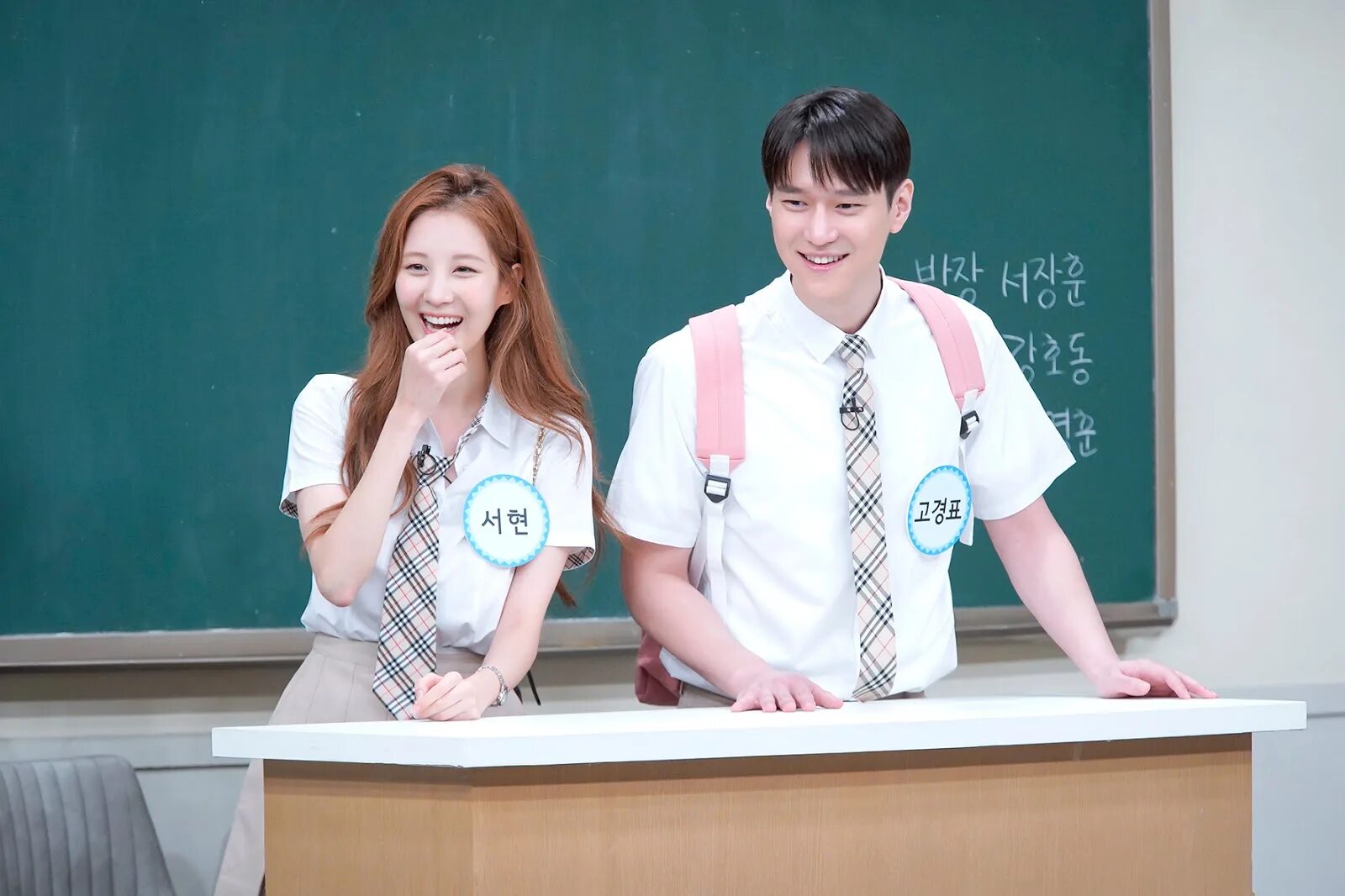 Knowing brothers Rose. Всеведущие братья корейское шоу фото. DOYOUNG and Seohyun. Любимая дочь старших братьев дорама группы 4