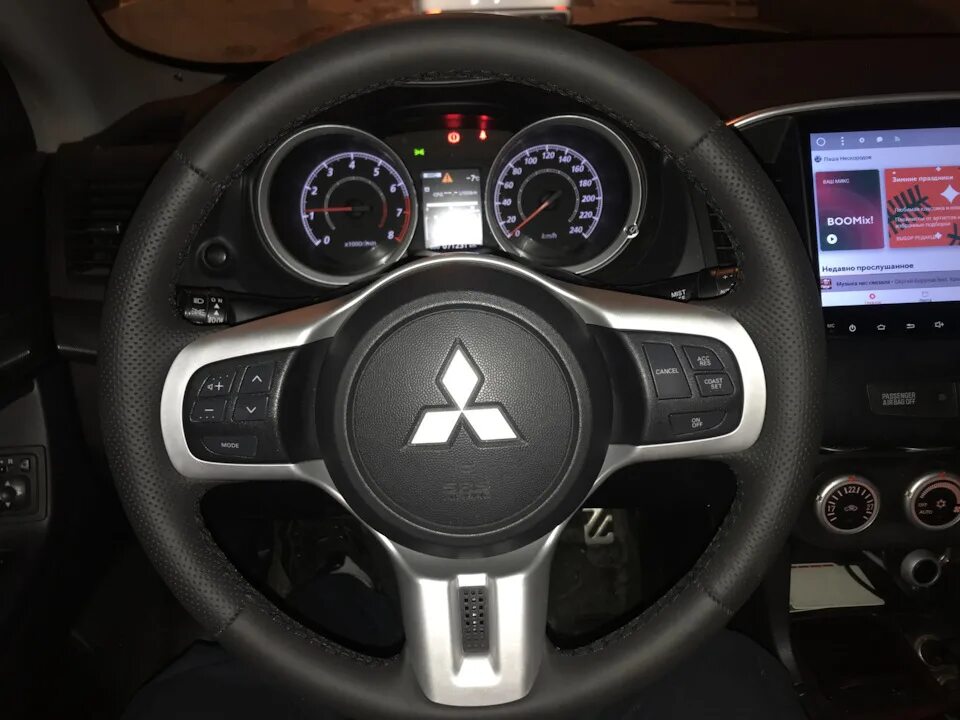 Руль mitsubishi lancer 10 evolution. Руль от mitsubishi lancer evolution 10. Руль lancer evo 9. Руль эволюшн. Руль momo evo.