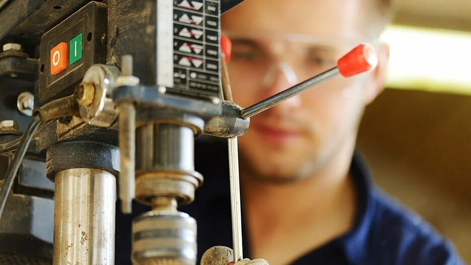 Виски мэйкерс марк. Макерс марк бурбон виски. Нарезка пиццы поварами. Виски мэйкерс марк. Makers bootcamp.